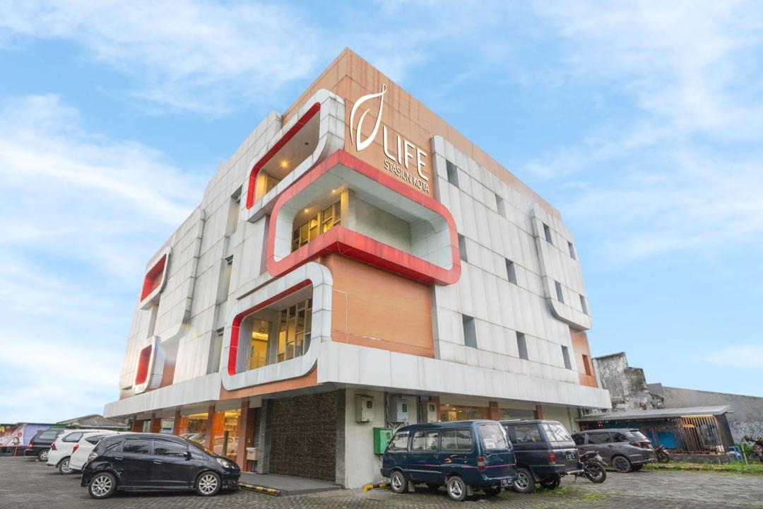 Life Hotel Stasiun Kota Surabaya Exterior photo