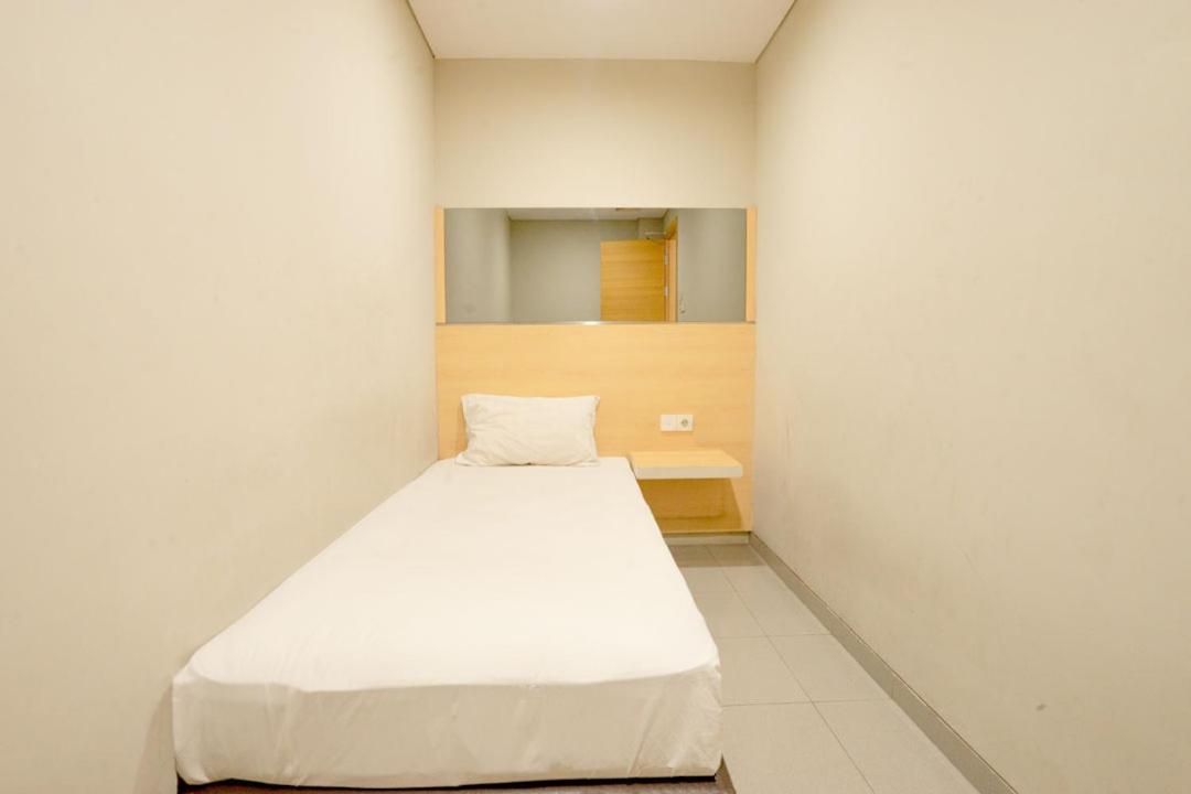 Life Hotel Stasiun Kota Surabaya Room photo