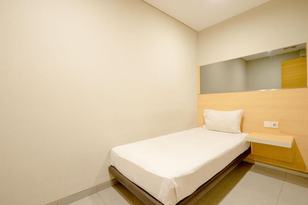 Life Hotel Stasiun Kota Surabaya Room photo