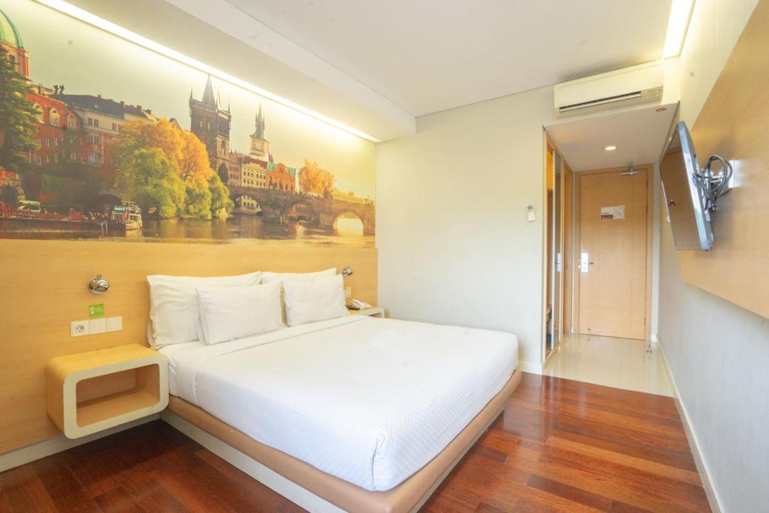 Life Hotel Stasiun Kota Surabaya Room photo