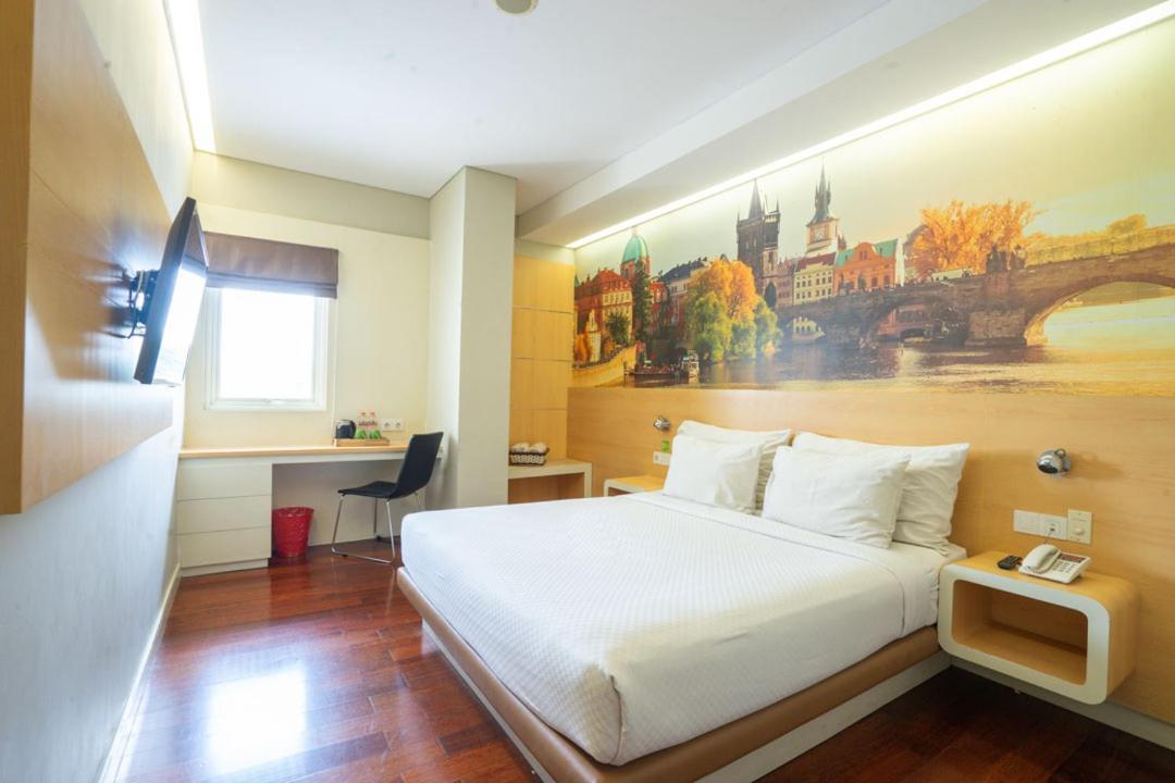 Life Hotel Stasiun Kota Surabaya Room photo